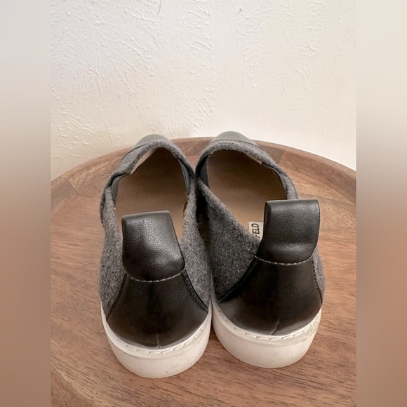 Karl Lagerfeld Paris Slip On Sneakers- 6.5 - Picture 4 of 5
